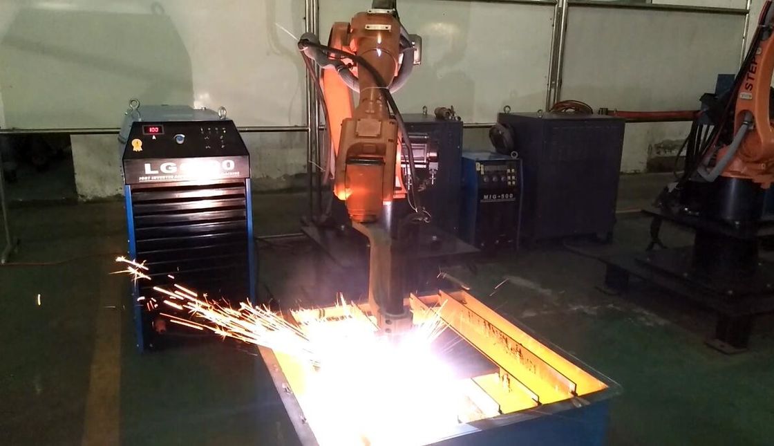 90 밀리미터 두꺼운 금속을 위한 아주 튼튼한 400A 산업적 플라즈마 파워 소스 플라즈마 절단기 CNC 플라스마 절단기 LG-400